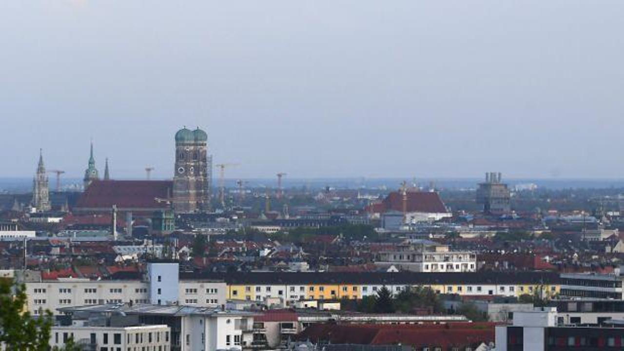 Berlin'de 20 bin hane elektriksiz kaldı