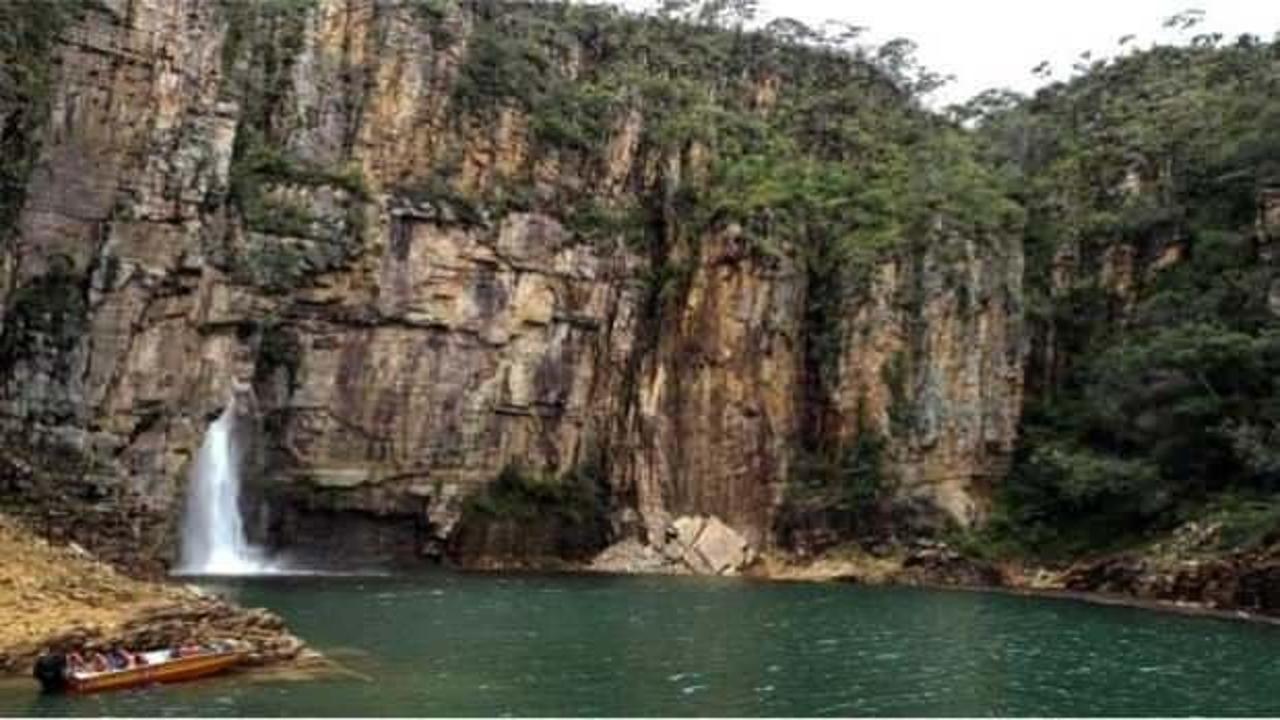 Brezilya'da dev kaya parçası teknelerin üzerine düştü: En az 8 kişi öldü