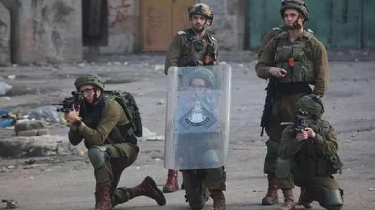 İsrail askerleri Batı Şeria'da Filistinli bir çocuğu gözaltına aldı