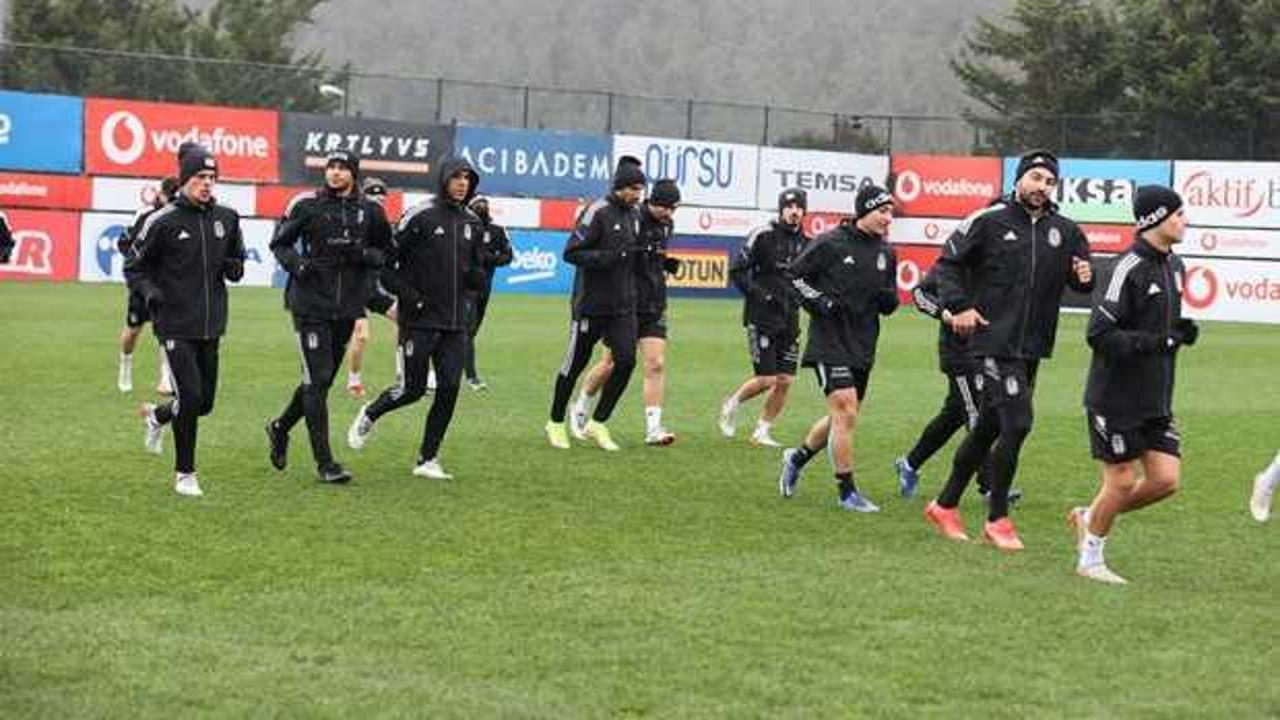 Beşiktaş'ta COVID-19'u atlatan 5 futbolcu takıma katıldı