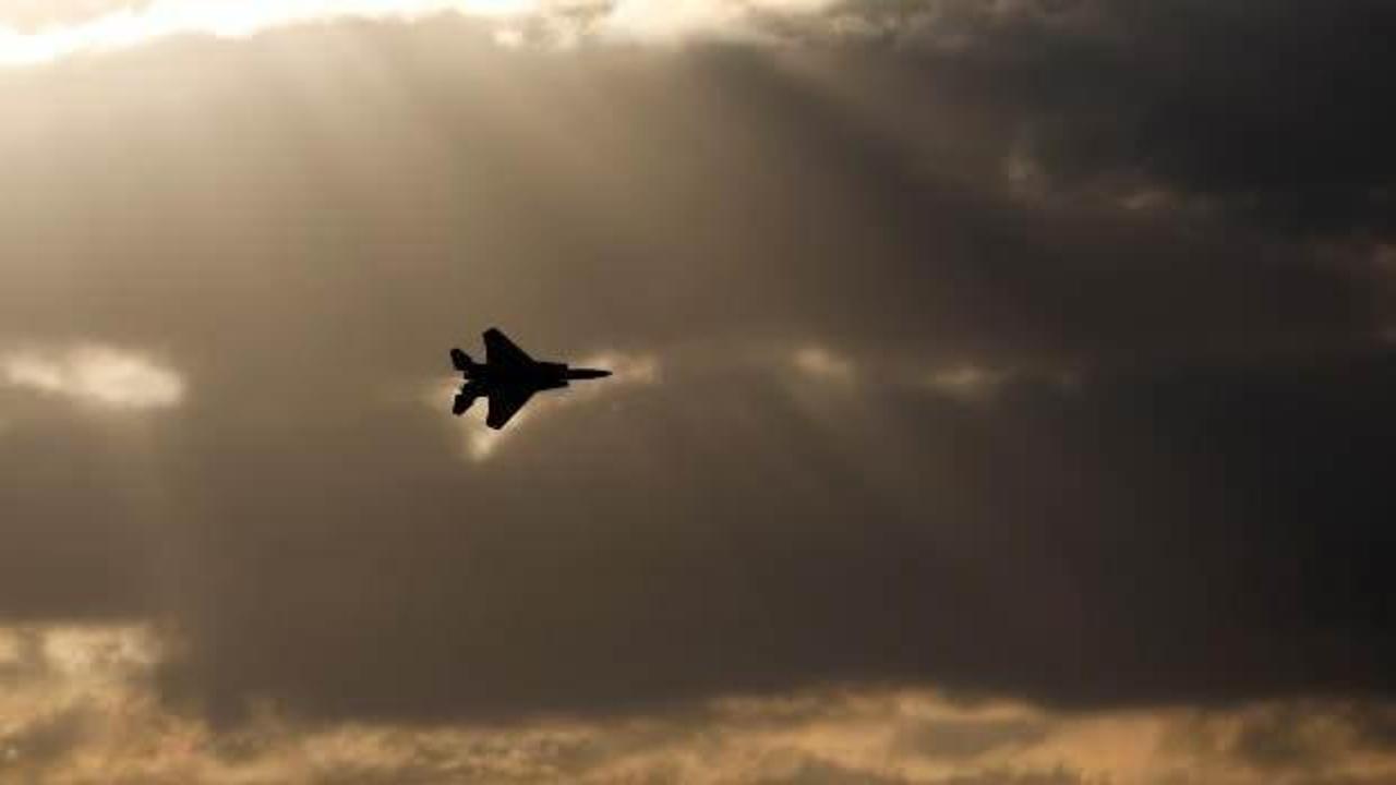 Güney Kore'de F-5 savaş uçağı dağa çakıldı