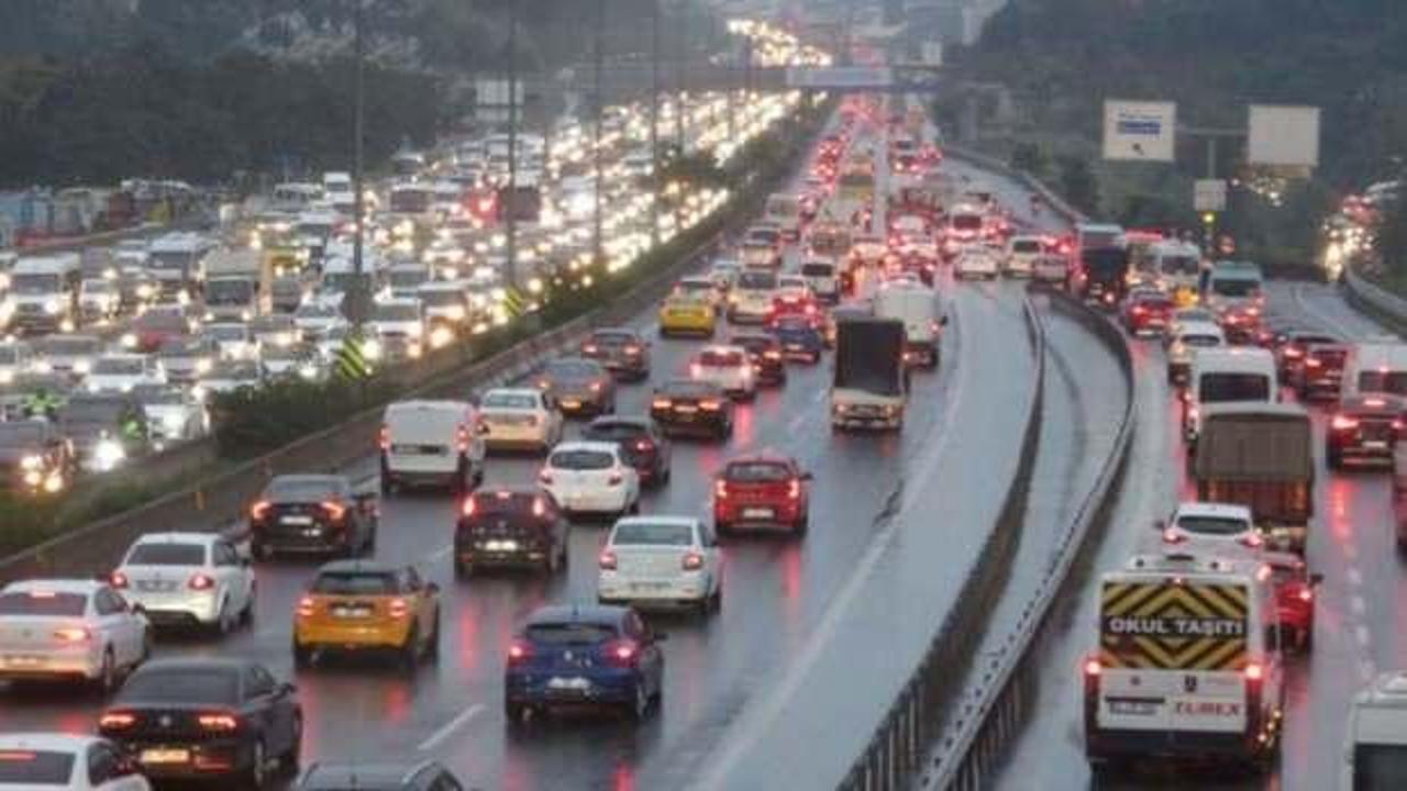 Haftanın ilk gününde İstanbul'da trafik yoğunluğu!