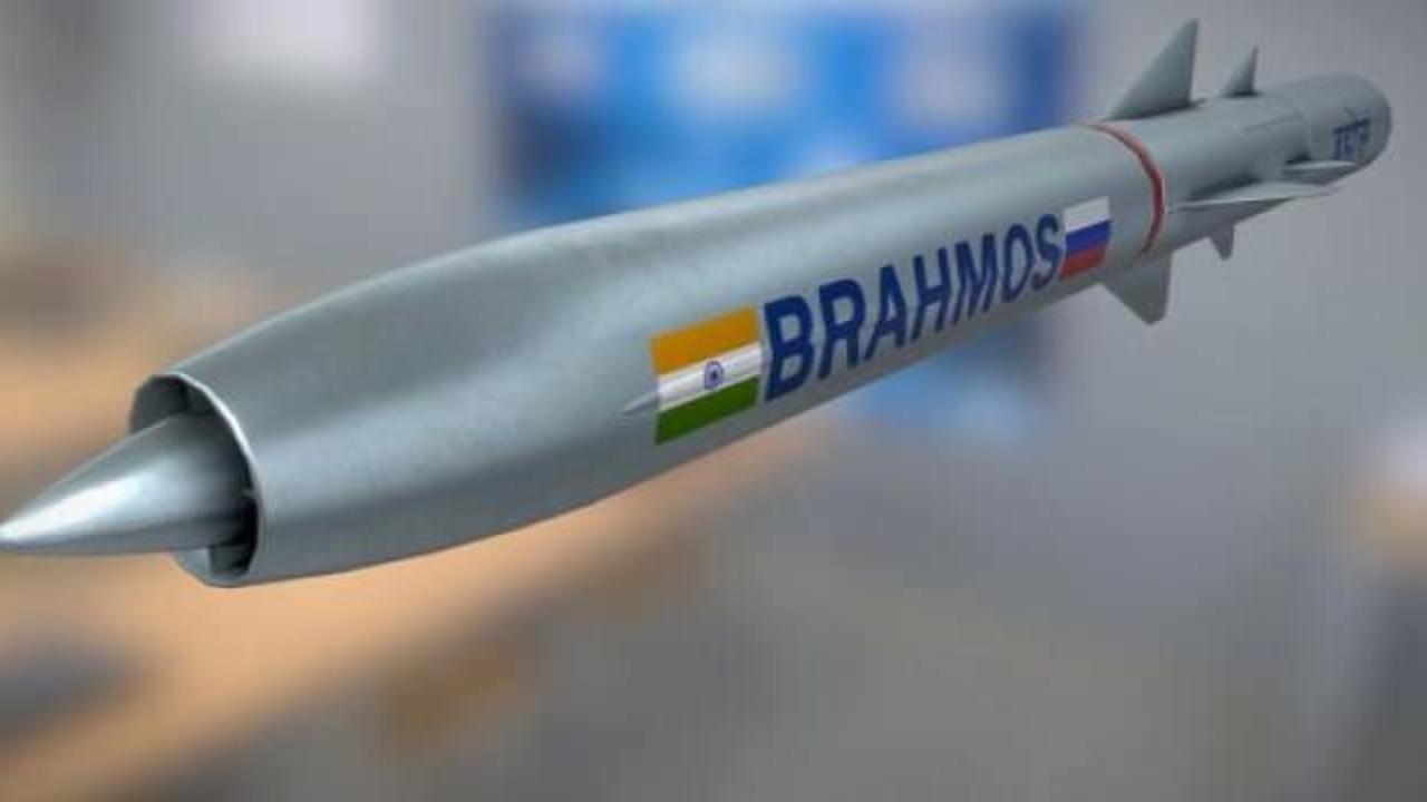 Hindistan süpersonik BrahMos'un deniz varyantını test etti