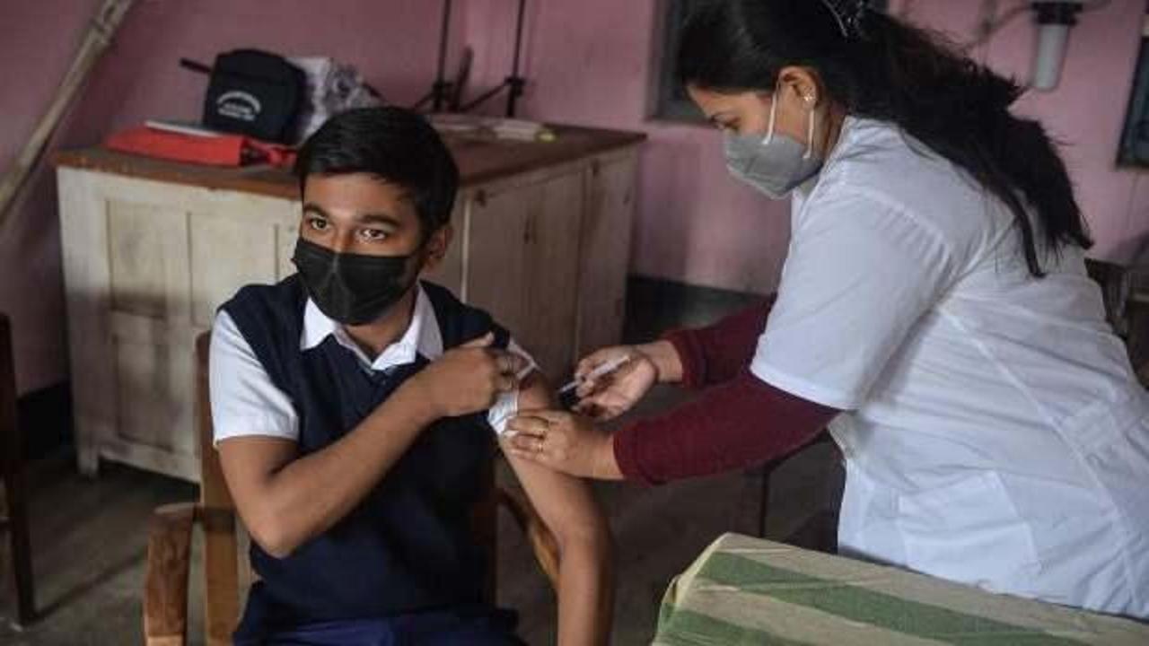 Hindistan'da 3. doz COVID-19 aşısı uygulanmaya başladı