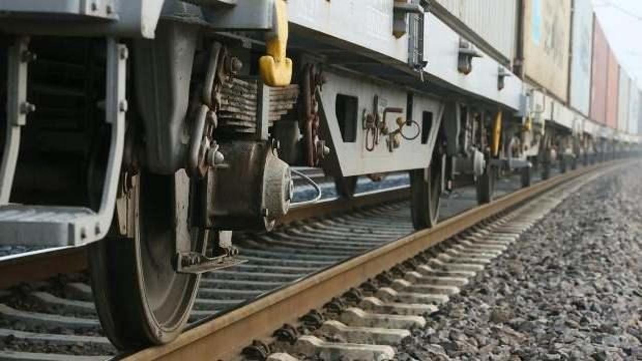 Hindistan'da tren kazası: 9 ölü