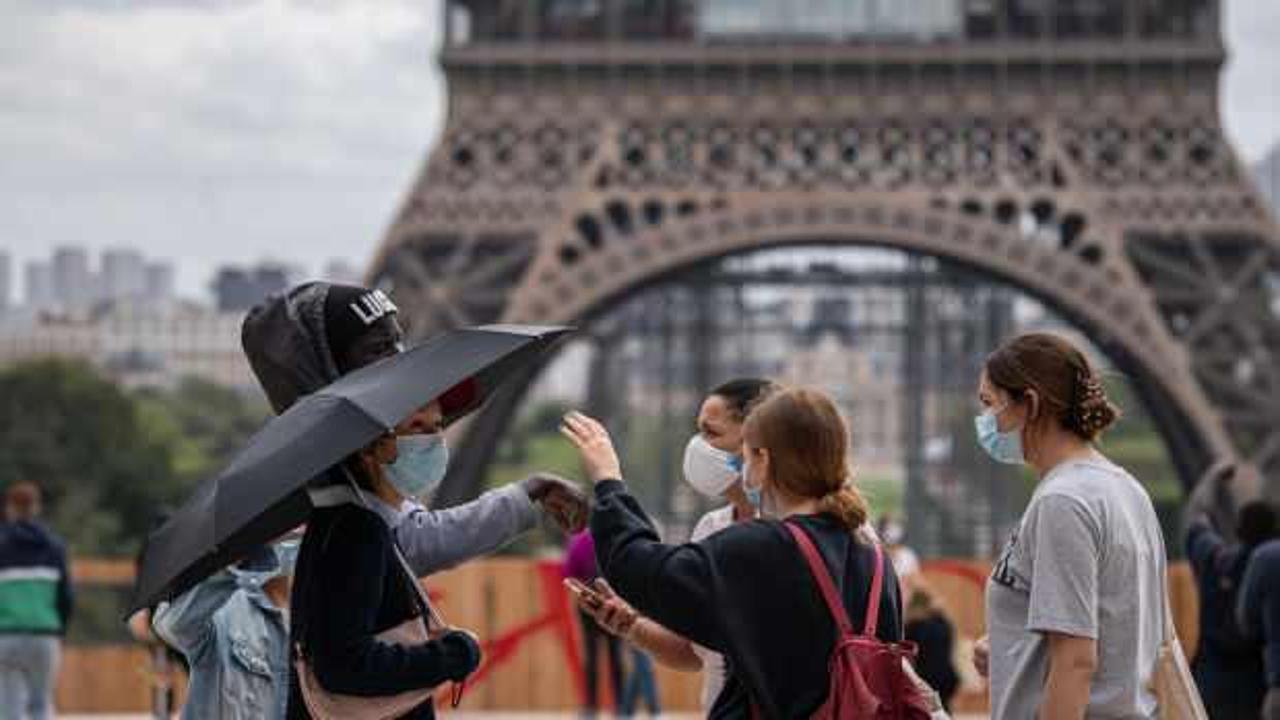 Paris’te maske takma zorunluluğu kaldırıldı