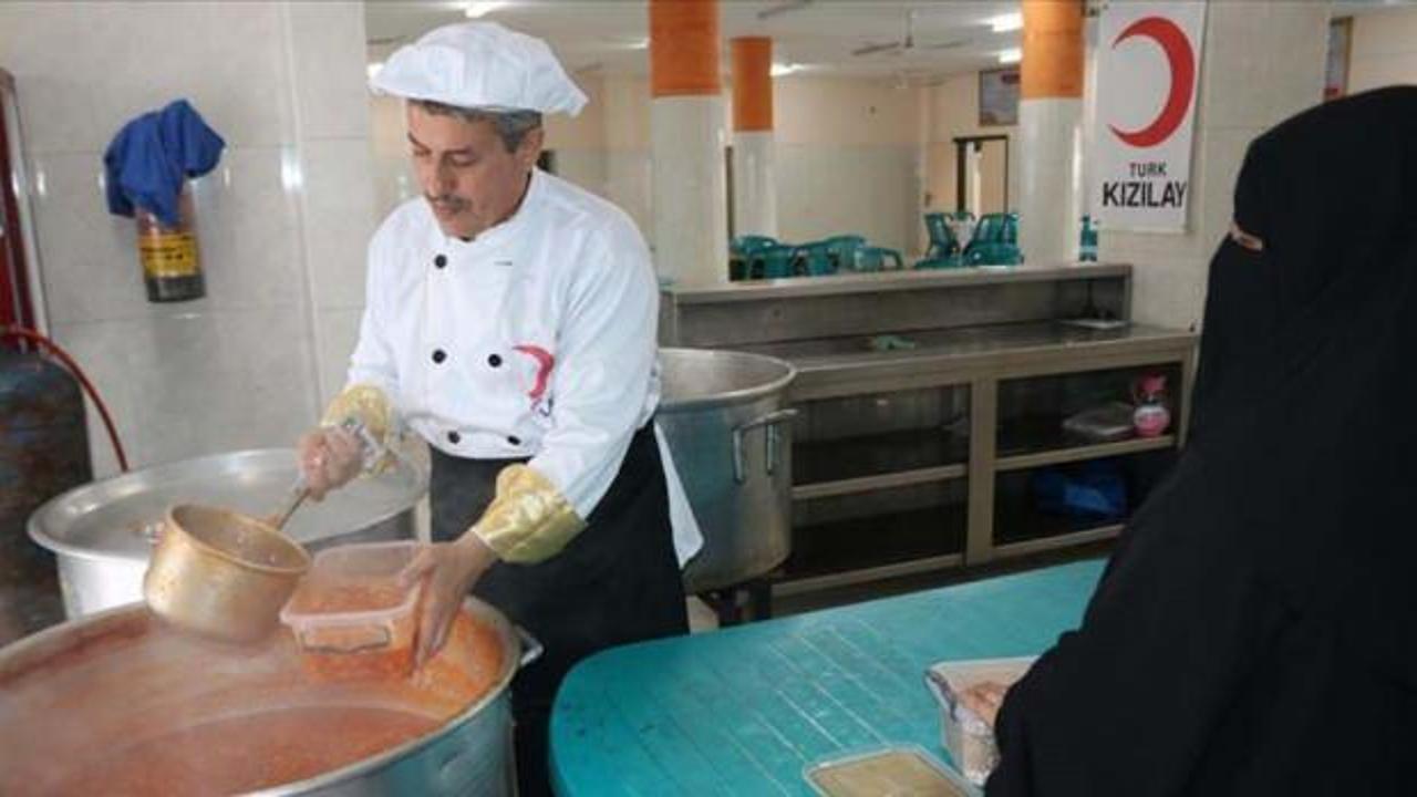 Türk Kızılay, Gazze'de haftanın 5 günü 400 aileye sıcak yemek veriyor