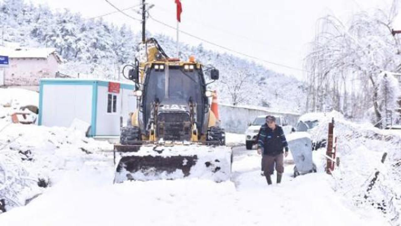 Balıkesir’de kar nedeniyle 144 kırsal mahalleye ulaşım sağlanamıyor