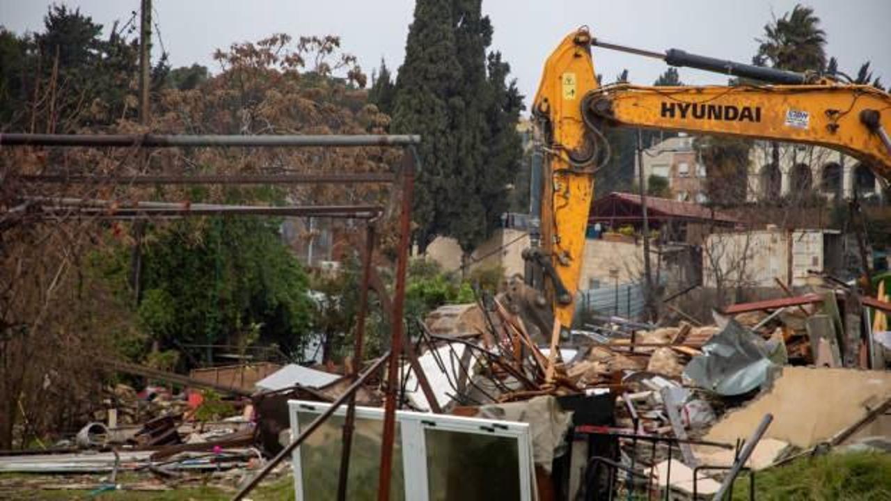 İsrail polisinin evini yıkıp gözaltına aldığı Filistinli aile serbest bırakıldı