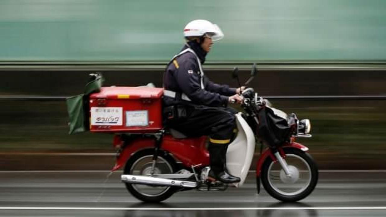 Japonya’da postacı, üşendiği için 7 bin gönderiyi çöpe attı