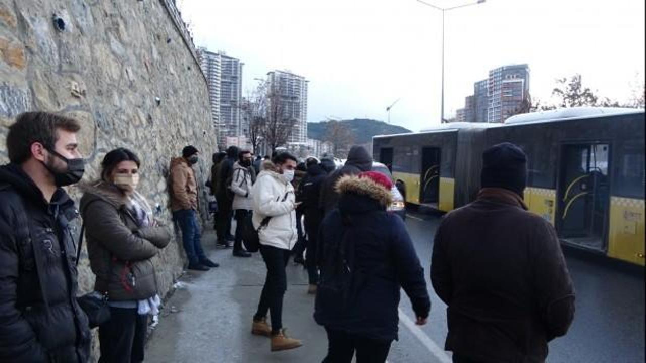 Kartal'da İETT otobüsü yine arızalandı! Trafik felç oldu