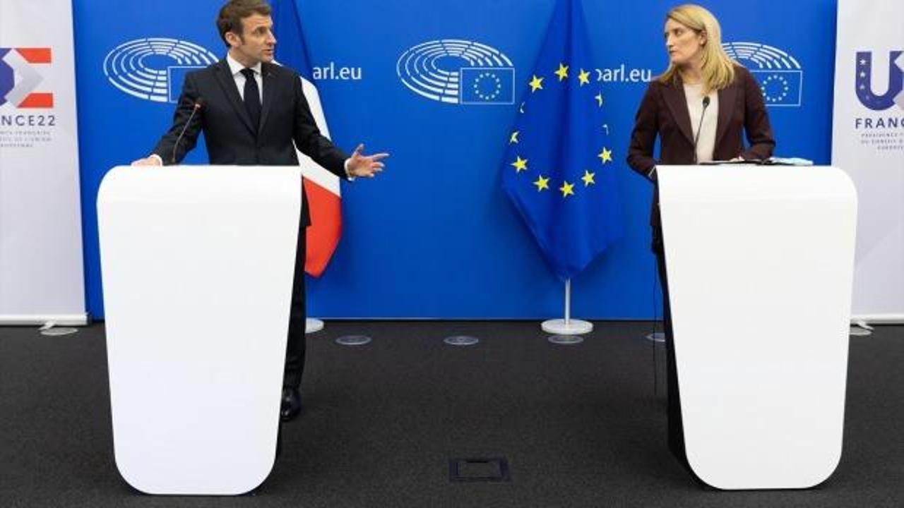 Macron ve AP Başkanı soru almayınca gazeteciler basın toplantısını terk etti