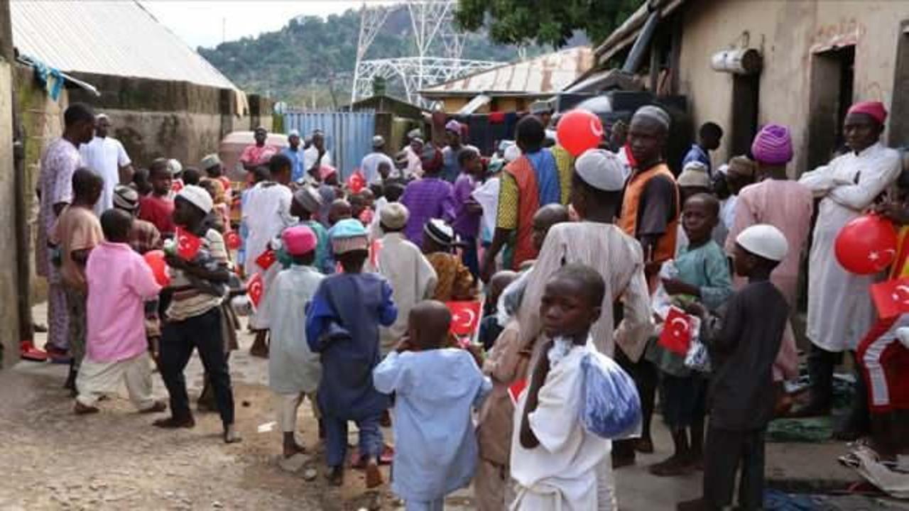Nijeryalı yetimler Türkiye'den giden yardımlarla güldü