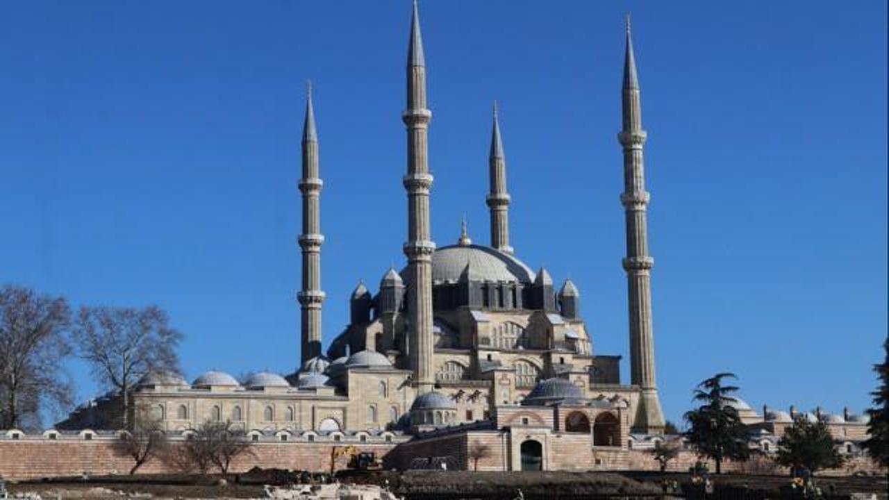 Selimiye Camii'nde restorasyon nedeniyle son Cuma namazı kılındı