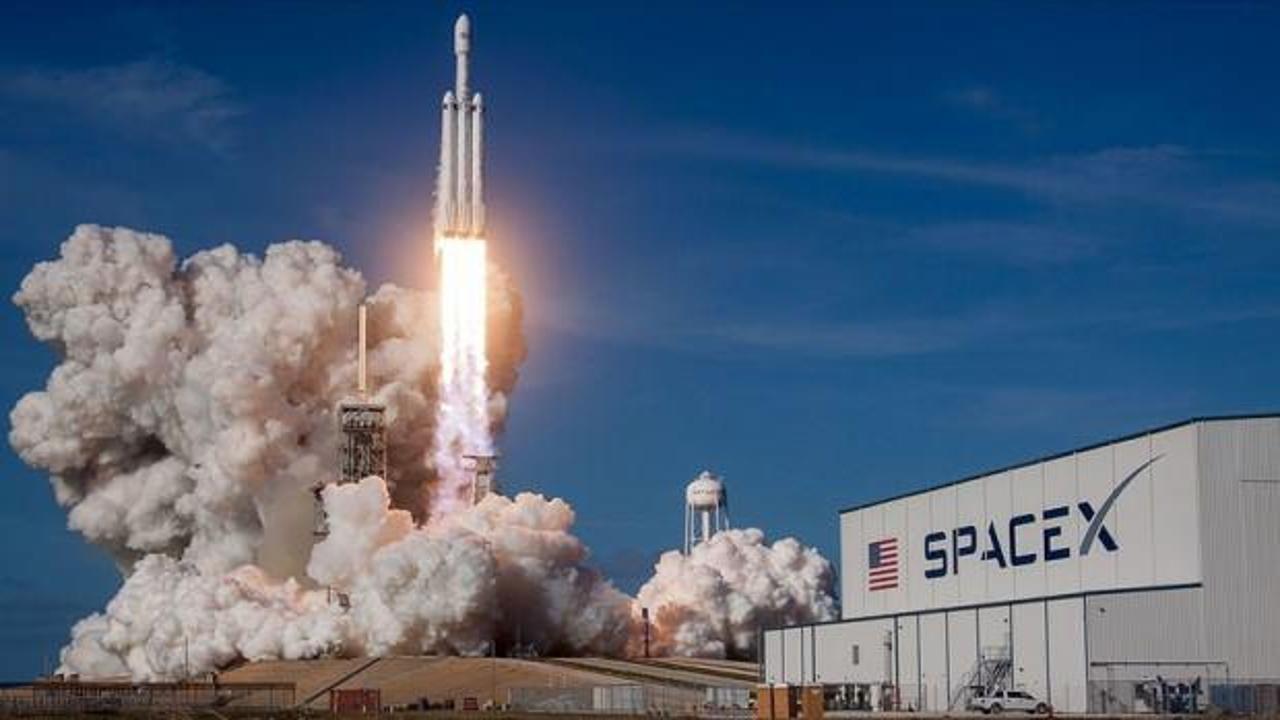 SpaceX, Falcon 9 roketiyle bu kez 49 uyduyu birden uzaya taşıdı