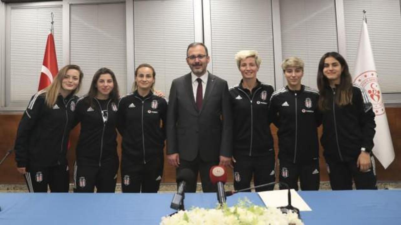  Bakan Kasapoğlu, Beşiktaş Kadın Futbol Takımı’nı kabul etti