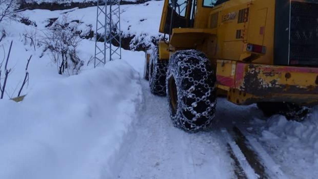 Batman&rsquo;da kar kalınlığı 2 metreyi ge&ccedil;ti, bir&ccedil;ok k&ouml;y&uuml;n ulaşımı kapandı