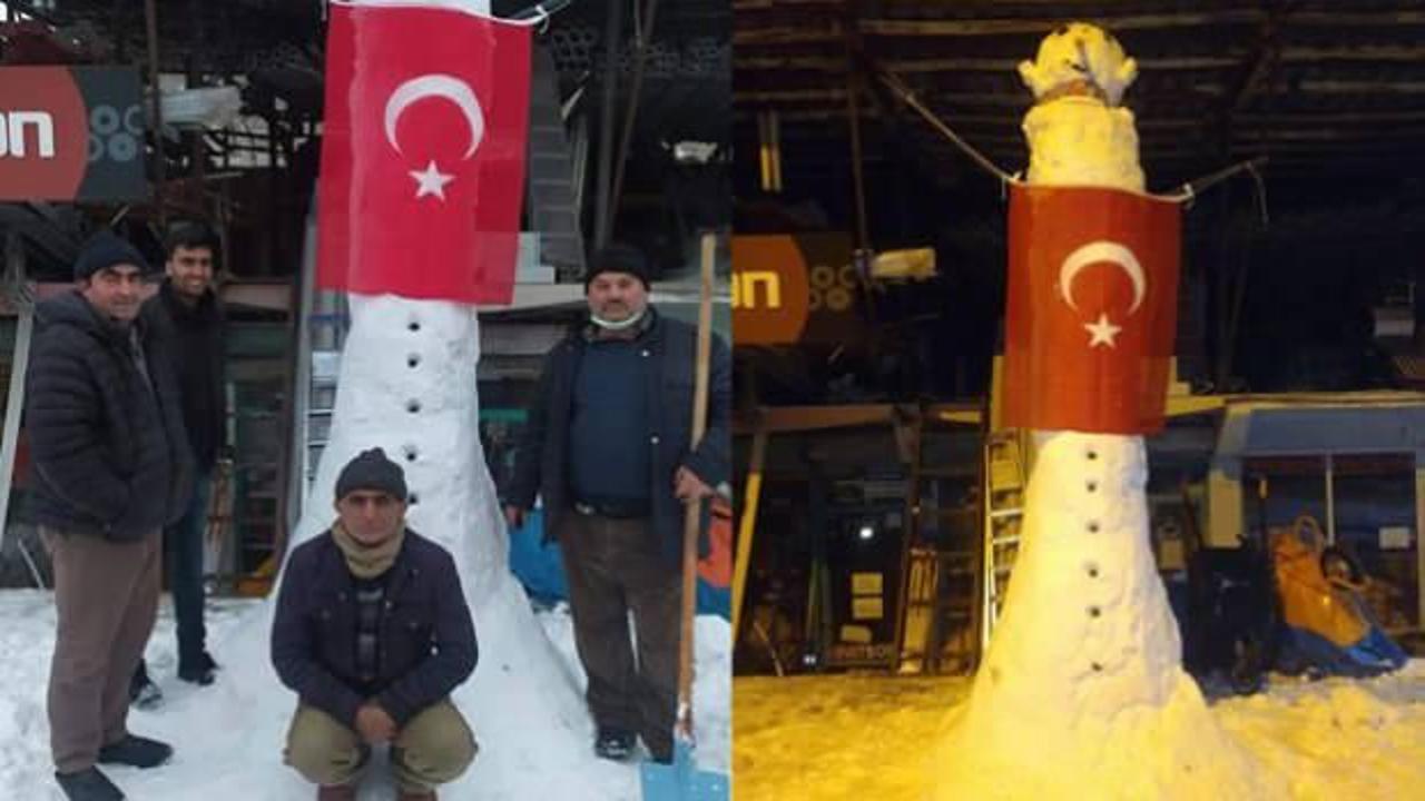 Bu yılın en uzun kardan adamı Elazığ&rsquo;da, yaklaşık 4 metre