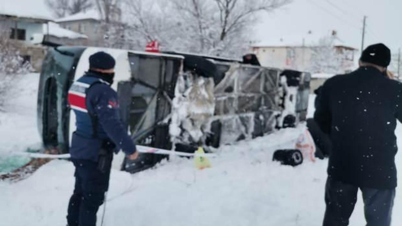 Çorum'da yolcu otobüsü devrildi: 14 yaralı