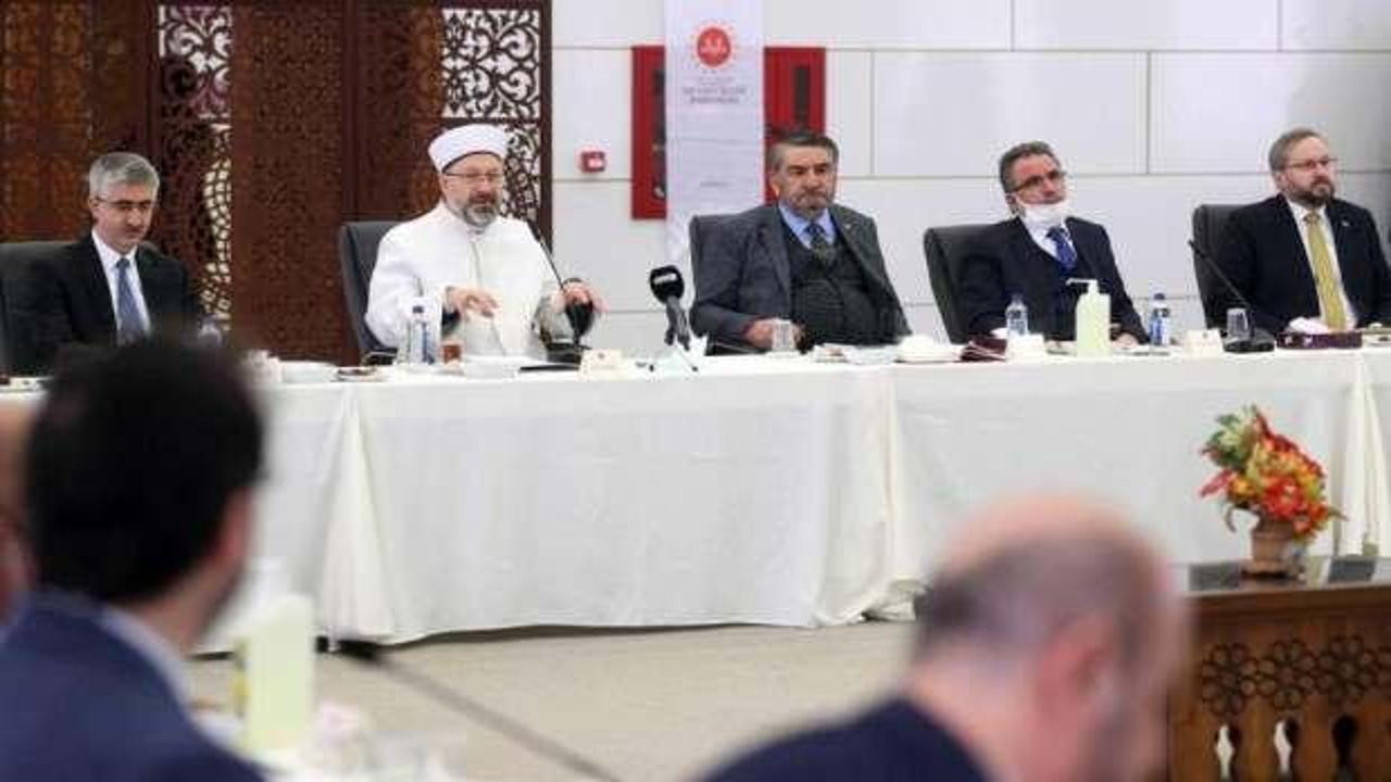 Diyanet İşleri Başkanı Erbaş, Diyanet-İlahiyat-MEB İstişare Heyeti Toplantısı'na katıldı