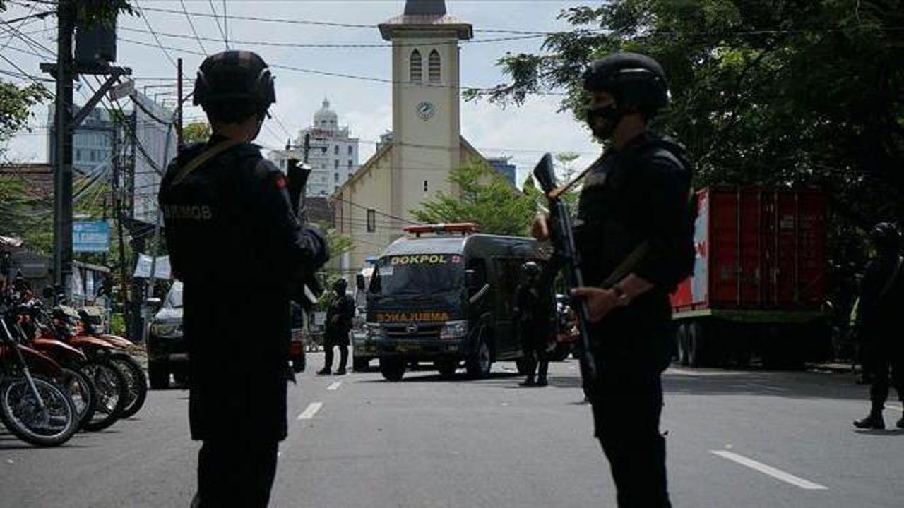 Endonezya’da çıkan çatışmada eğlence mekanı ateşe verildi: 19 ölü