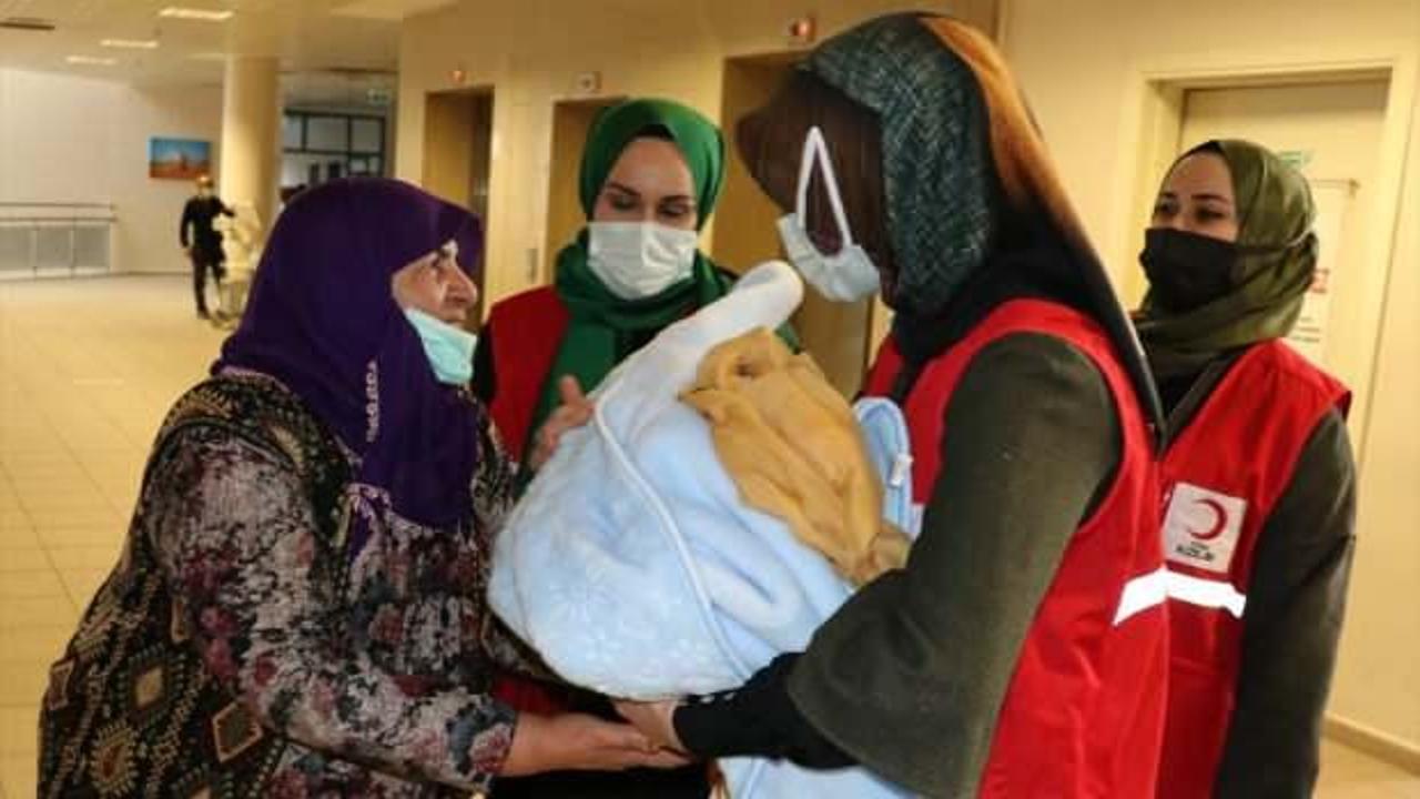 Iğdır'da yeni doğum yapan annelere Türk Kızılayı'ndan bohça