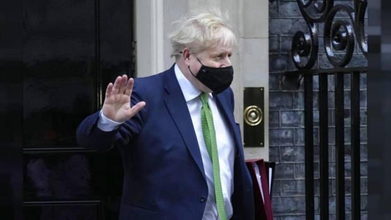 İngiltere'de Başbakan Johnson üzerindeki istifa baskısı artıyor