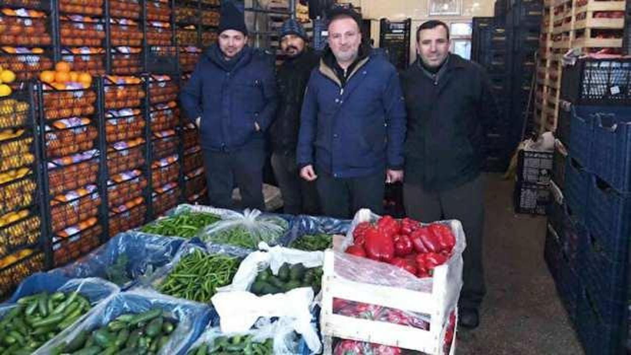 Kar İstanbul'da halleri de vurdu: Sebze ve meyvelerin yarısı dondu