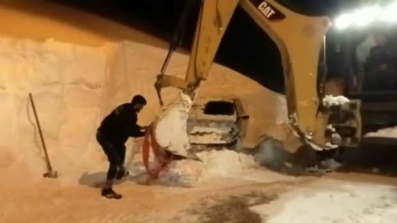 Kar nedeniyle aracını terk etmişti, 5 metrelik kara g&ouml;m&uuml;lm&uuml;ş 