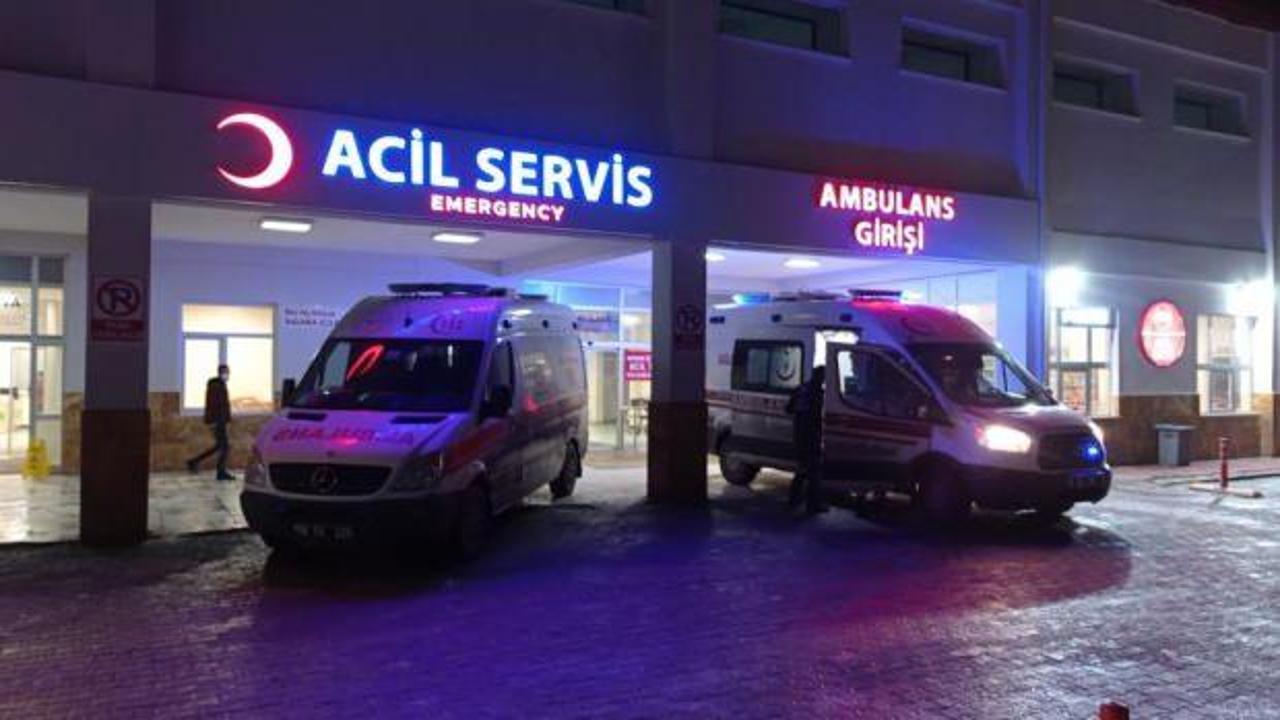 Arkadaşlar arasında &ccedil;ıkan kavgada 1&rsquo;i ağır 3 kişi bı&ccedil;akla yaralandı
