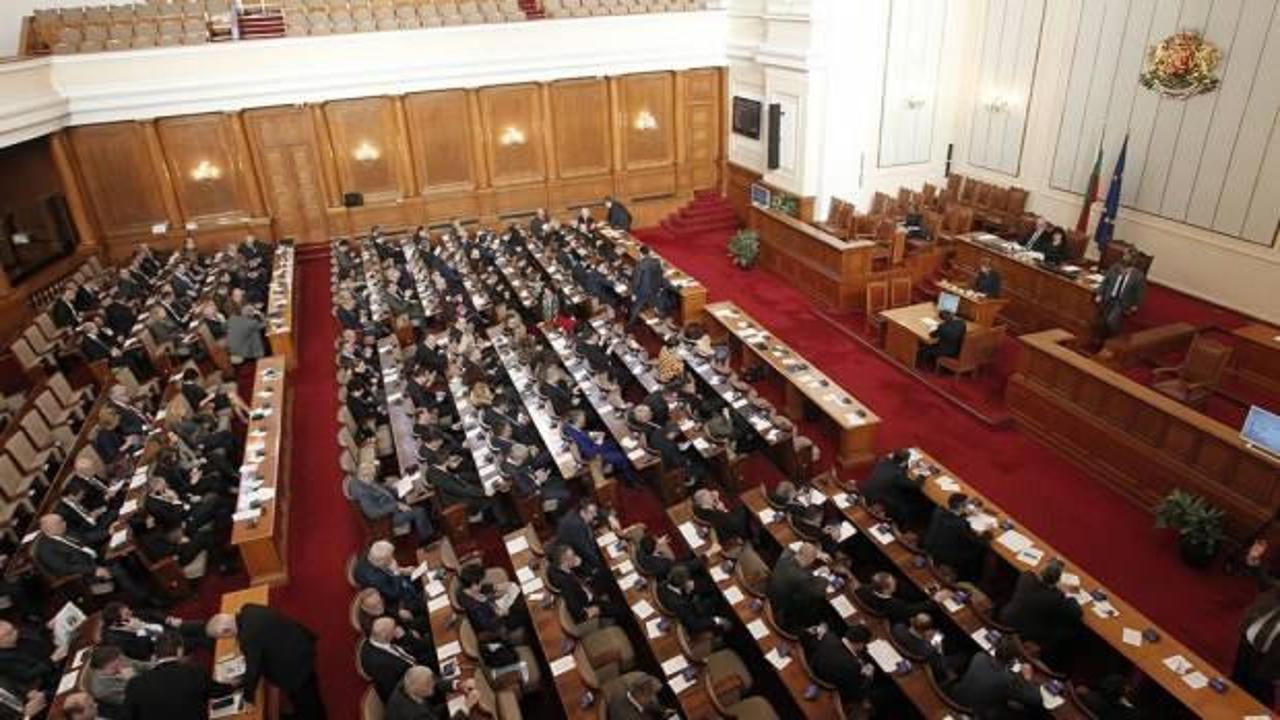 Bulgaristan'da maske takmayan 21 milletvekiline para cezası kesilecek