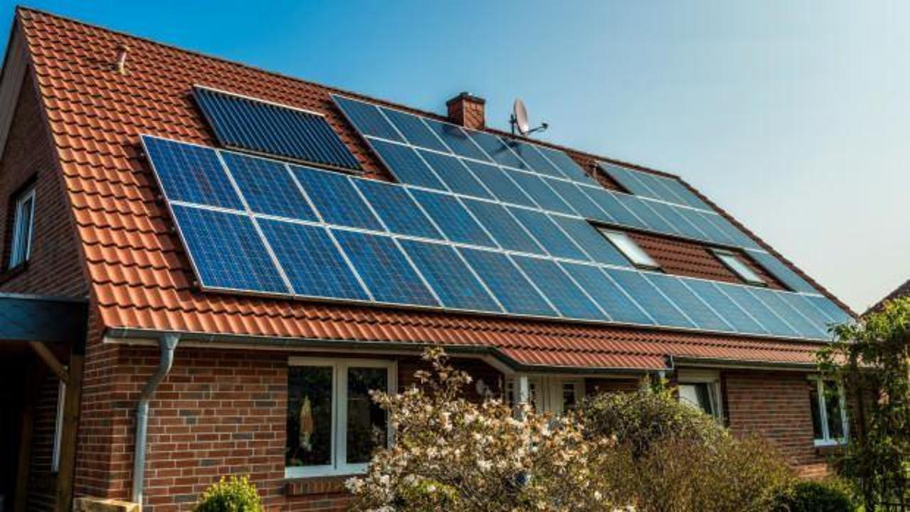 Çinliler, evlerinin çatısını güneş panelleriyle kaplıyor   