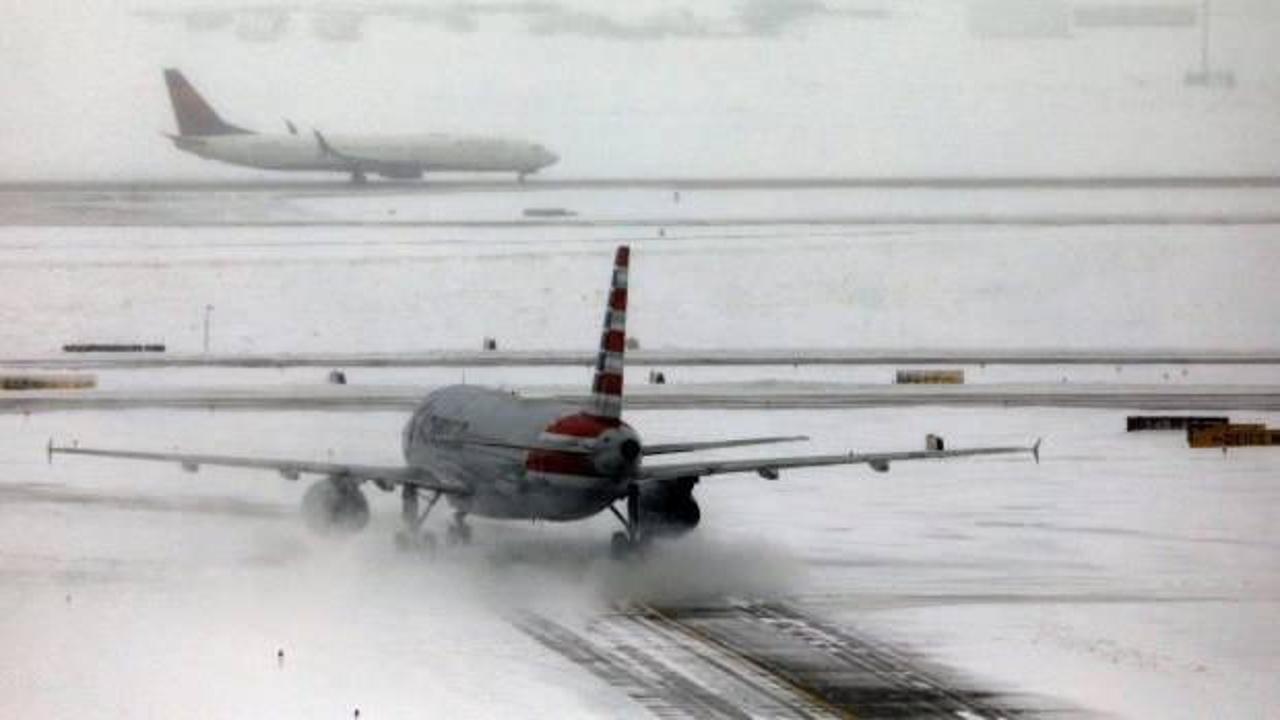 Hava koşulları nedeniyle uçuşu geciken yolcular panik atak geçirdi