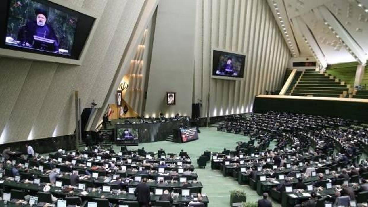 İran Meclisini koronavirüs vurdu, çalışmalara ara verildi