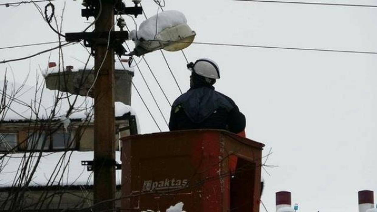 Isparta'da yoğun kar yağışı sonrası elektrik kesintisi! AEDAŞ'tan resmi açıklama