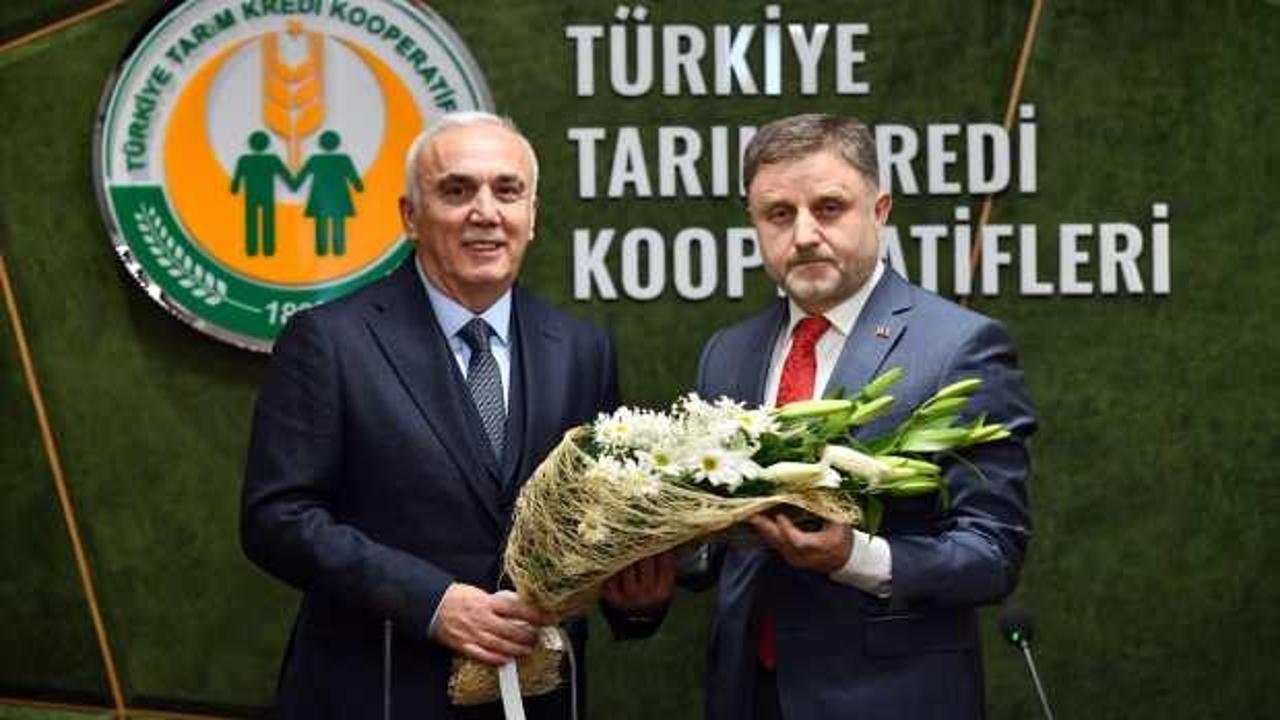 Tarım Kredi Genel Müdürlüğüne atanan Hüseyin Aydın, görevi Fahrettin Poyraz'dan devraldı
