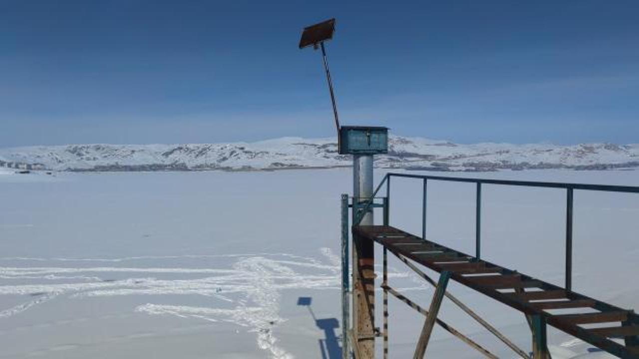 Van&rsquo;da dondurucu soğuklar baraj ve dereleri dondurdu!