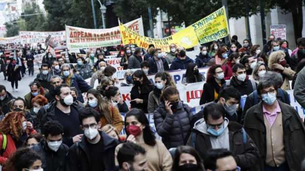 Yunanistan'da sağlık çalışanları yine sokaklara döküldü