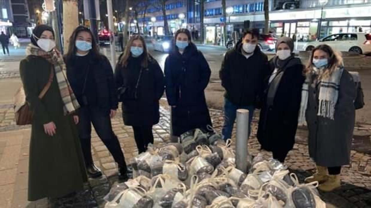 Almanya'da 12 cami derneğinden sokakta yaşayanlara yardım eli
