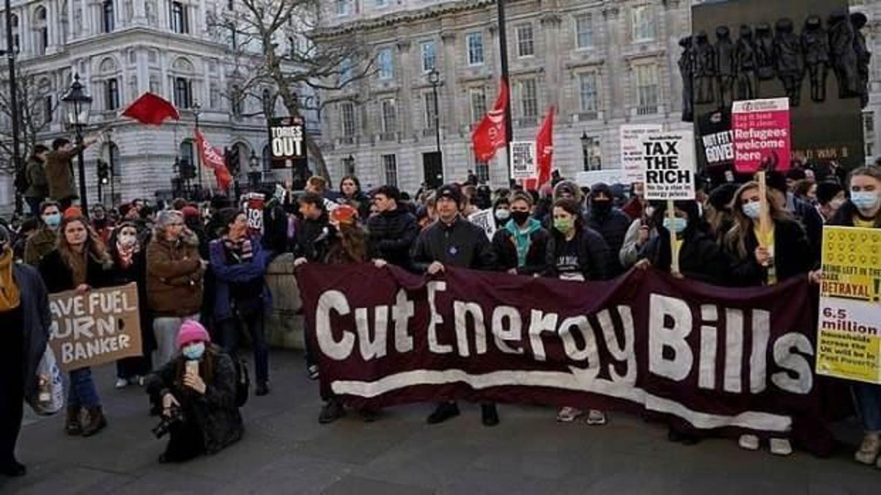 İngiltere'de hayat pahalılığına Londra'da protesto: Johnson'a istifa çağrısı!
