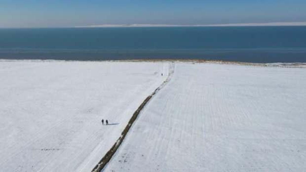 Kar yağışı kuraklıktan küçülen Tuz Gölü'ne umut oldu