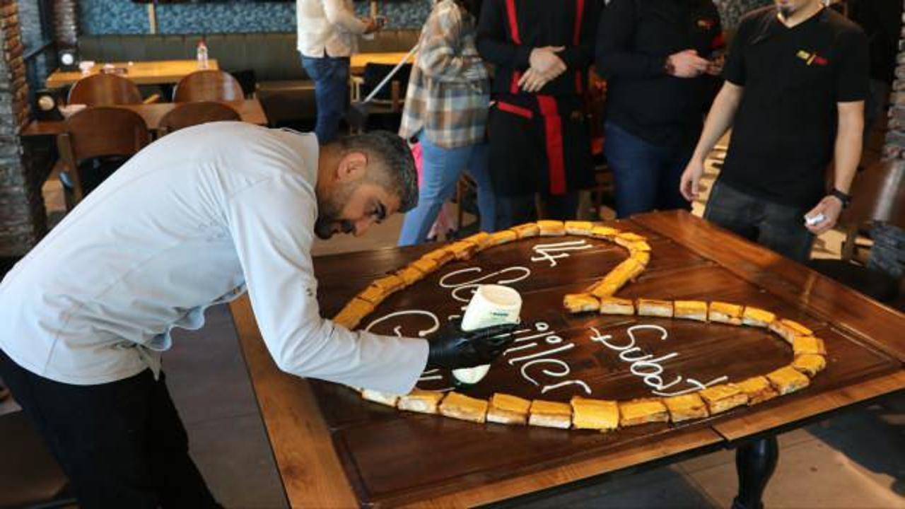 Adana&rsquo;da sevgililer g&uuml;n&uuml;ne &ouml;zel d&ouml;ner: M&uuml;şterilerimize jest yapalım istedik