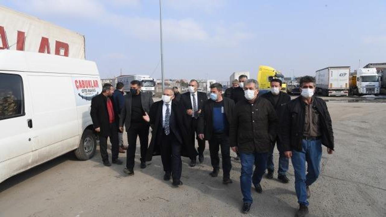 Kayseri Büyükşehir Belediye Başkanı Büyükkılıç, yangından zarar gören bölgeyi inceledi