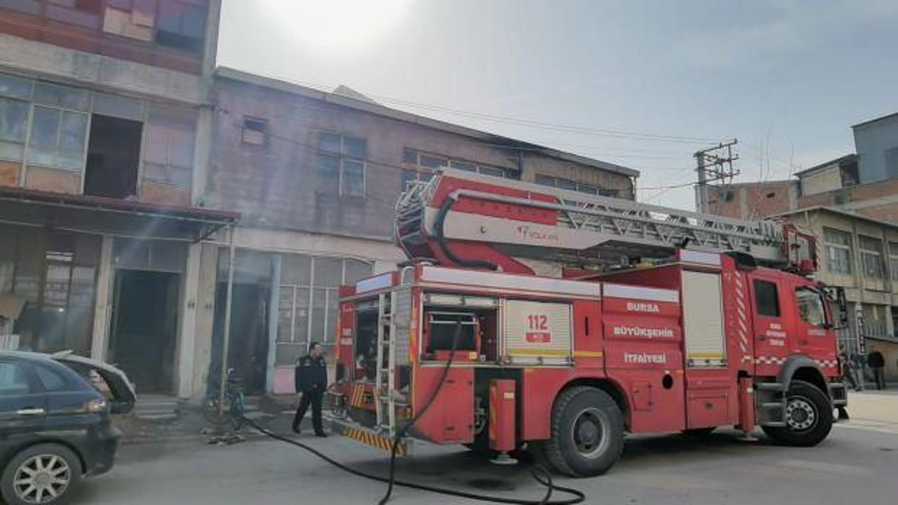 Bursa’da çatı katında yangın! 30 tavuk telef oldu   
