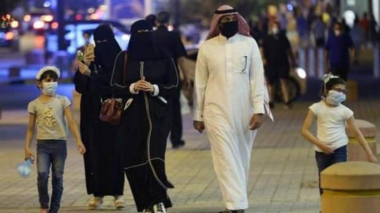 Suudi Arabistan'da devlet daireleri ve camilerde şort giymeye 500 riyal ceza