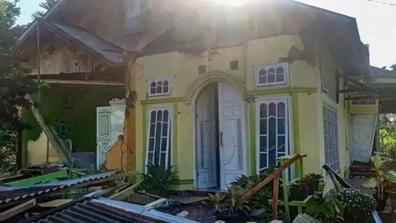 Endonezya'da 6,2 büyüklüğünde deprem! Ölü ve yaralılar var