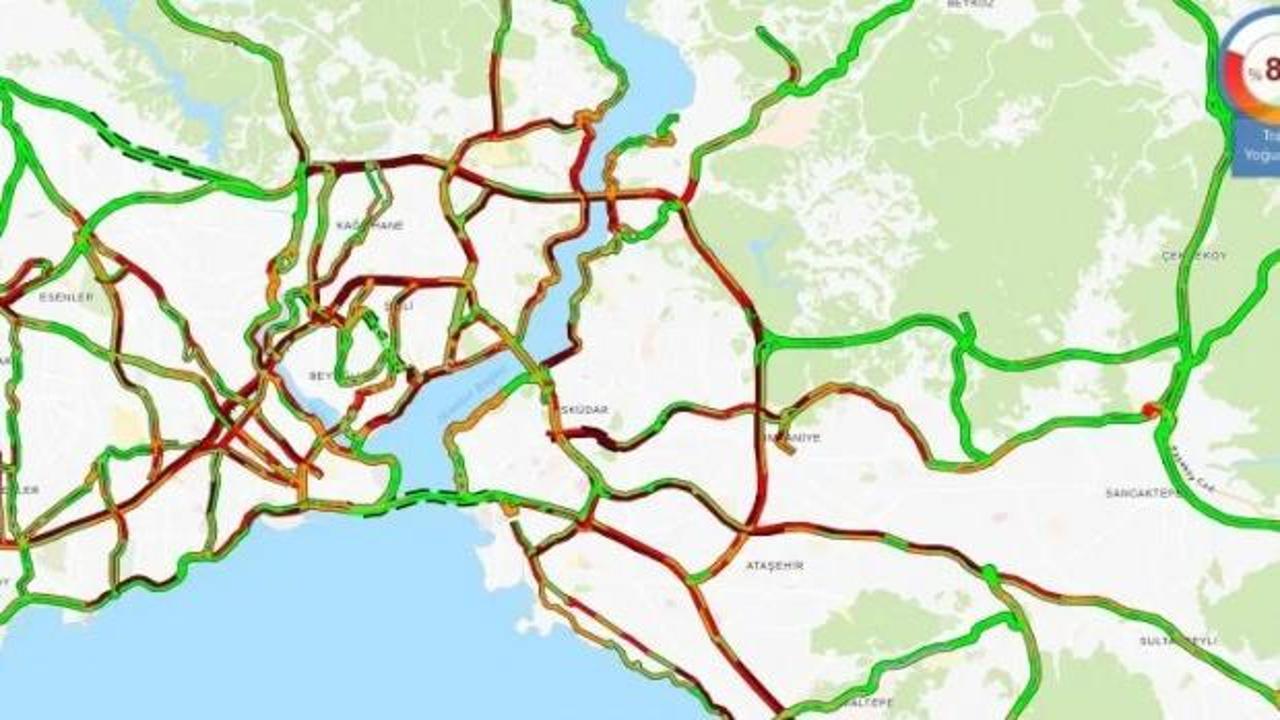 İstanbul durma noktasında: Trafik yoğunluğu yüzde 80'i aştı