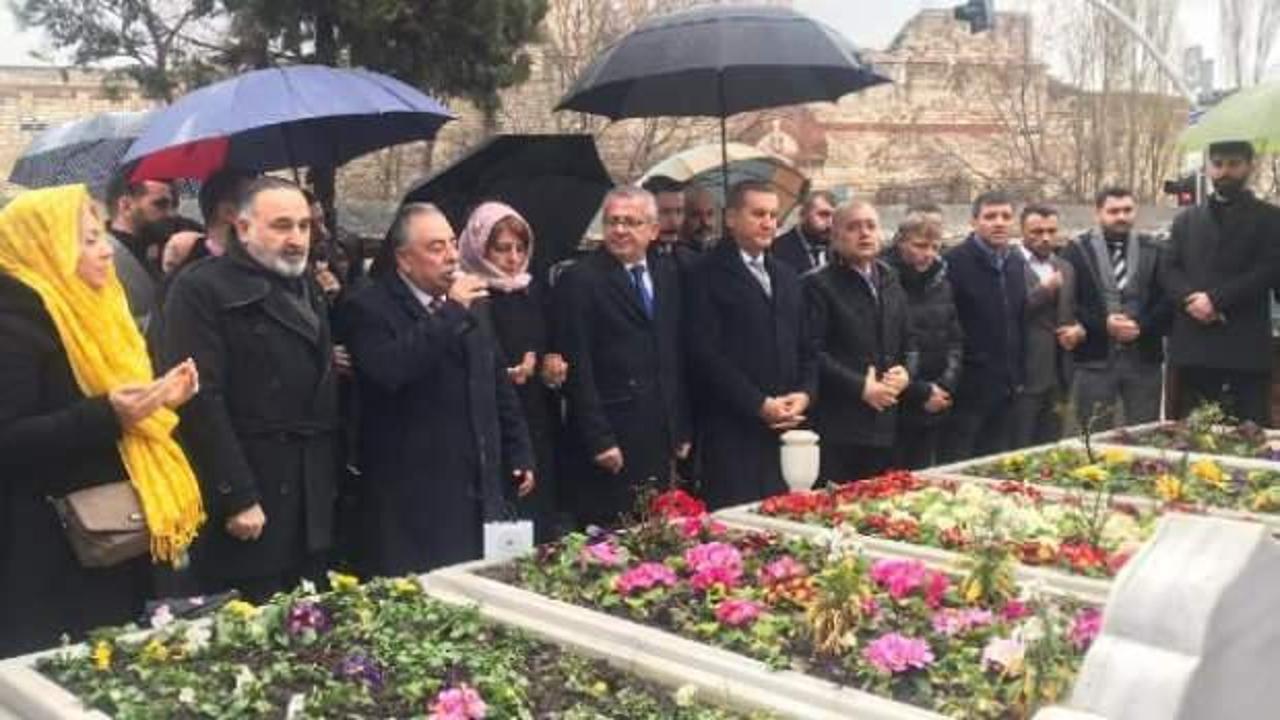 Mustafa Sarıgül ve partililer Necmettin Erbakan'ı mezarı başında andı