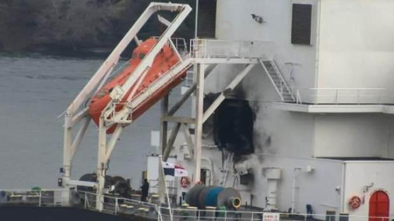 F&uuml;zeyle vurulan gemi İstanbul Boğazı'ndan ge&ccedil;ti