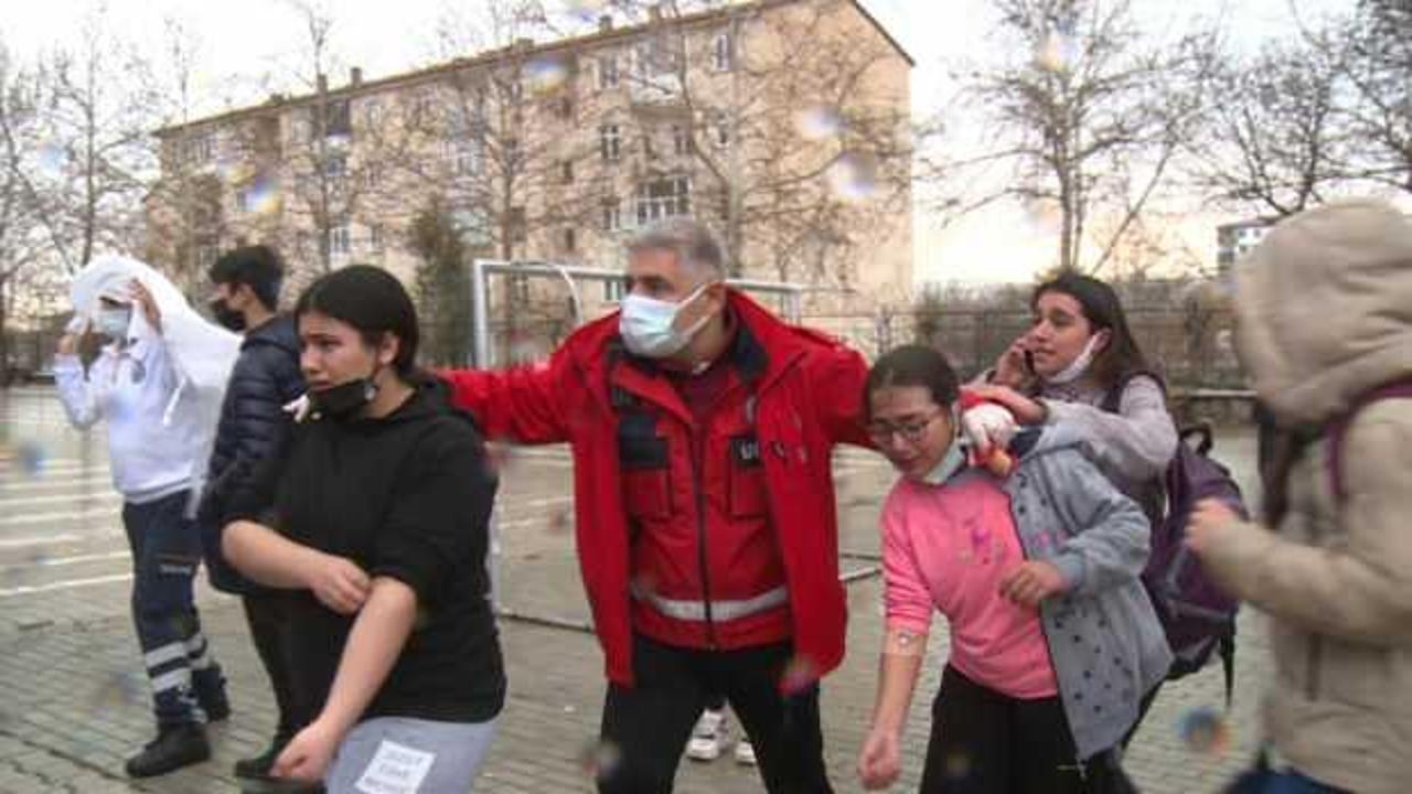 Elazığ'da 70 öğrenci zehirlenme şüphesiyle hastaneye kaldırıldı